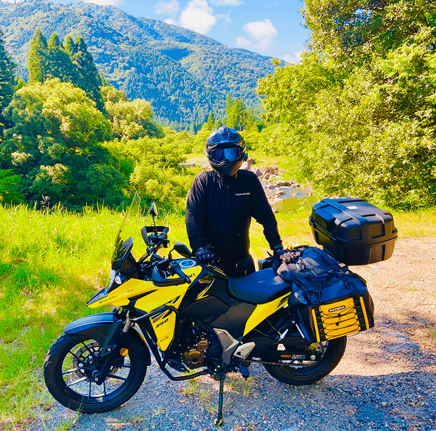 バイクと女性の写真