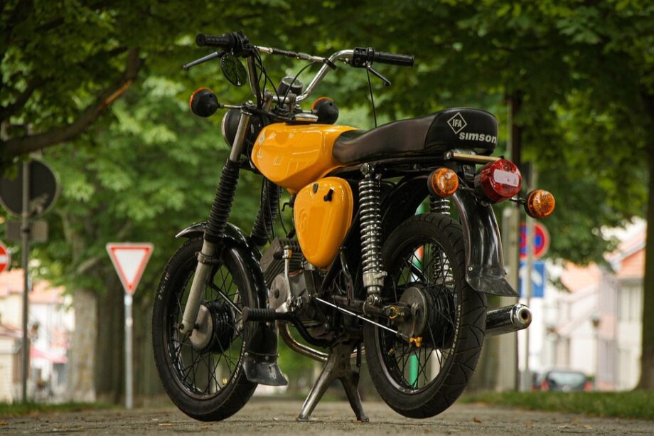 バイクー後ろ姿
