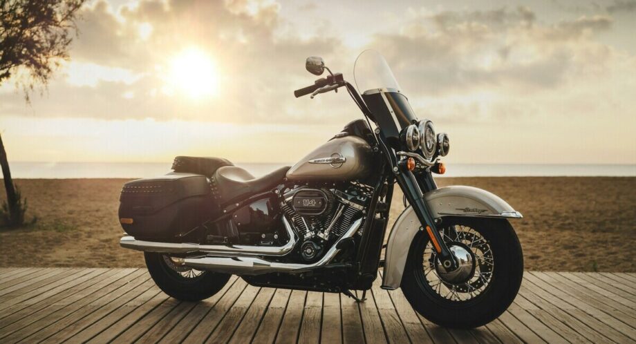 バイクと夕日