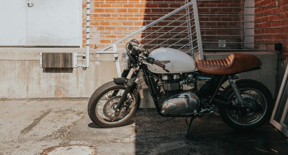 バイク横向