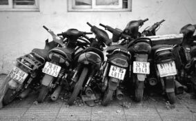 バイクが並ぶ様子
